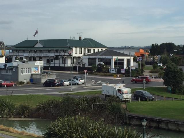 The Kentish Hotel Waiuku Buitenkant foto