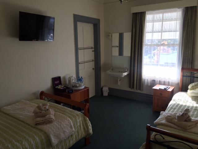 The Kentish Hotel Waiuku Buitenkant foto